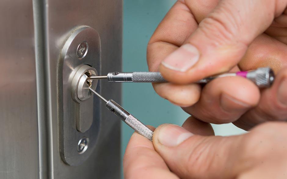 ouvrir une porte de voiture Suresnes